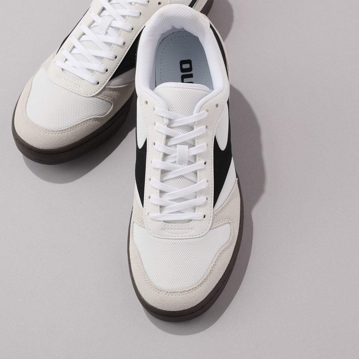 ミズノの白スニーカー CITY WIND アッパー