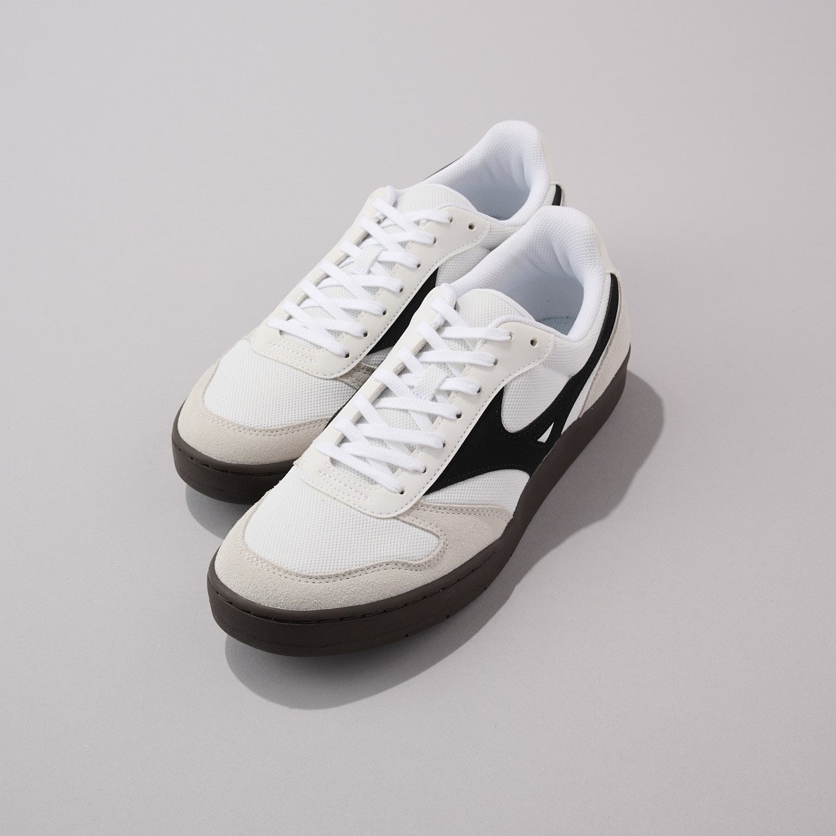 ミズノの白スニーカー CITY WIND サイド