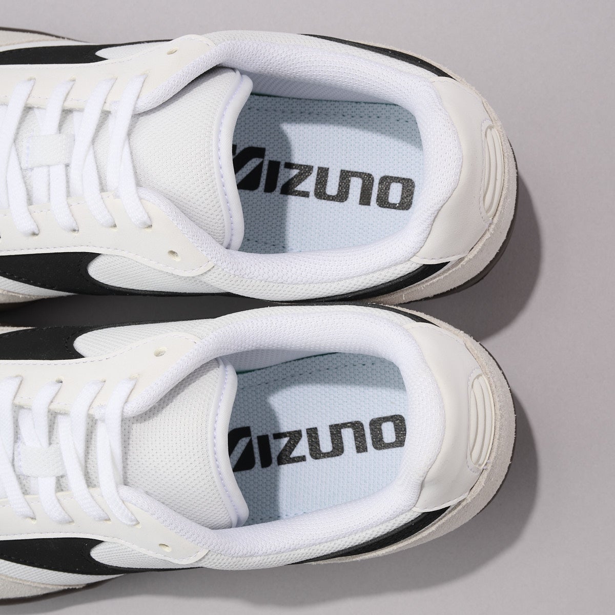ミズノの白スニーカー CITY WIND 中敷き