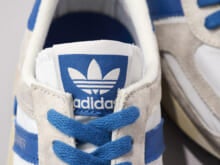 古着好きにも刺さる！「アディダス」のクラシックな白スニーカー『LA TRAINER OG』は味のあるビンテージ感がたまらない！