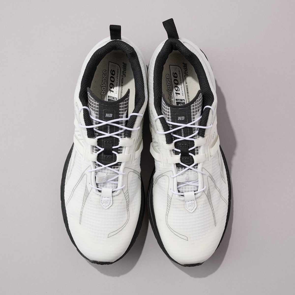 ニューバランスの白スニーカー「U1906RNA」のアッパー