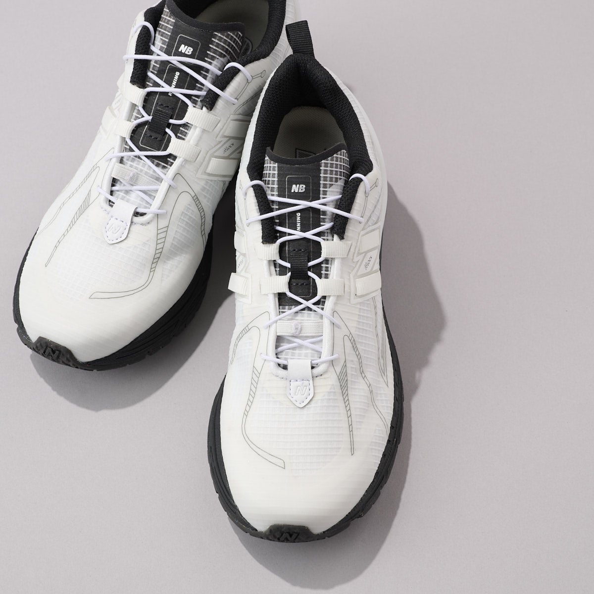 ニューバランスの白スニーカー「U1906RNA」のアッパー2