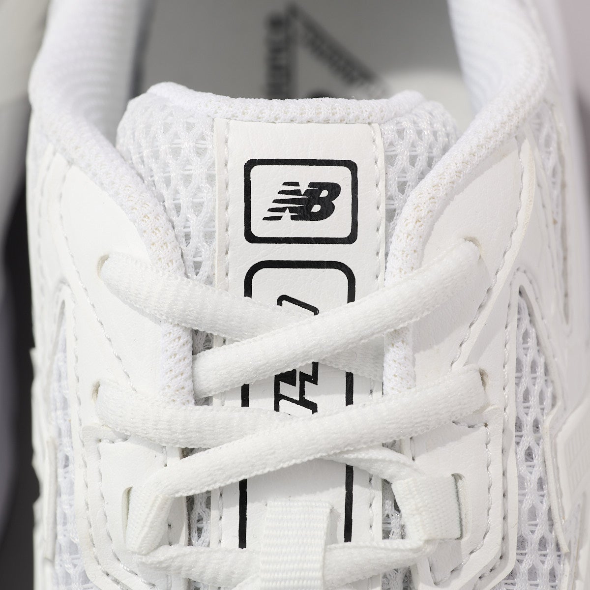 ニューバランス new balance 新作スニーカー 740 アップ