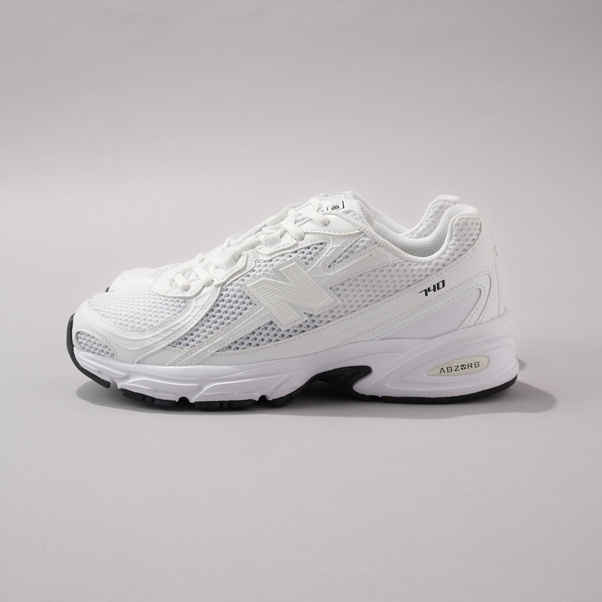 ニューバランス new balance 新作スニーカー 740 サイド 俯瞰