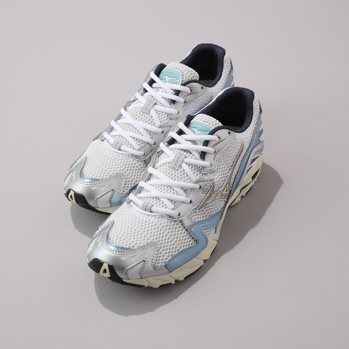 ミズノ新作スニーカー　WAVE RIDER 10 斜め 俯瞰