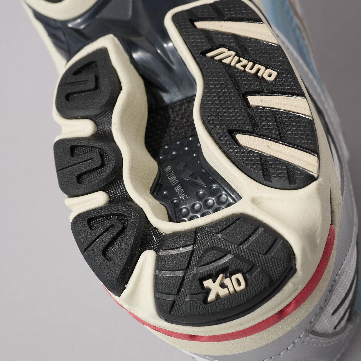 ミズノ新作スニーカー　WAVE RIDER 10 足裏