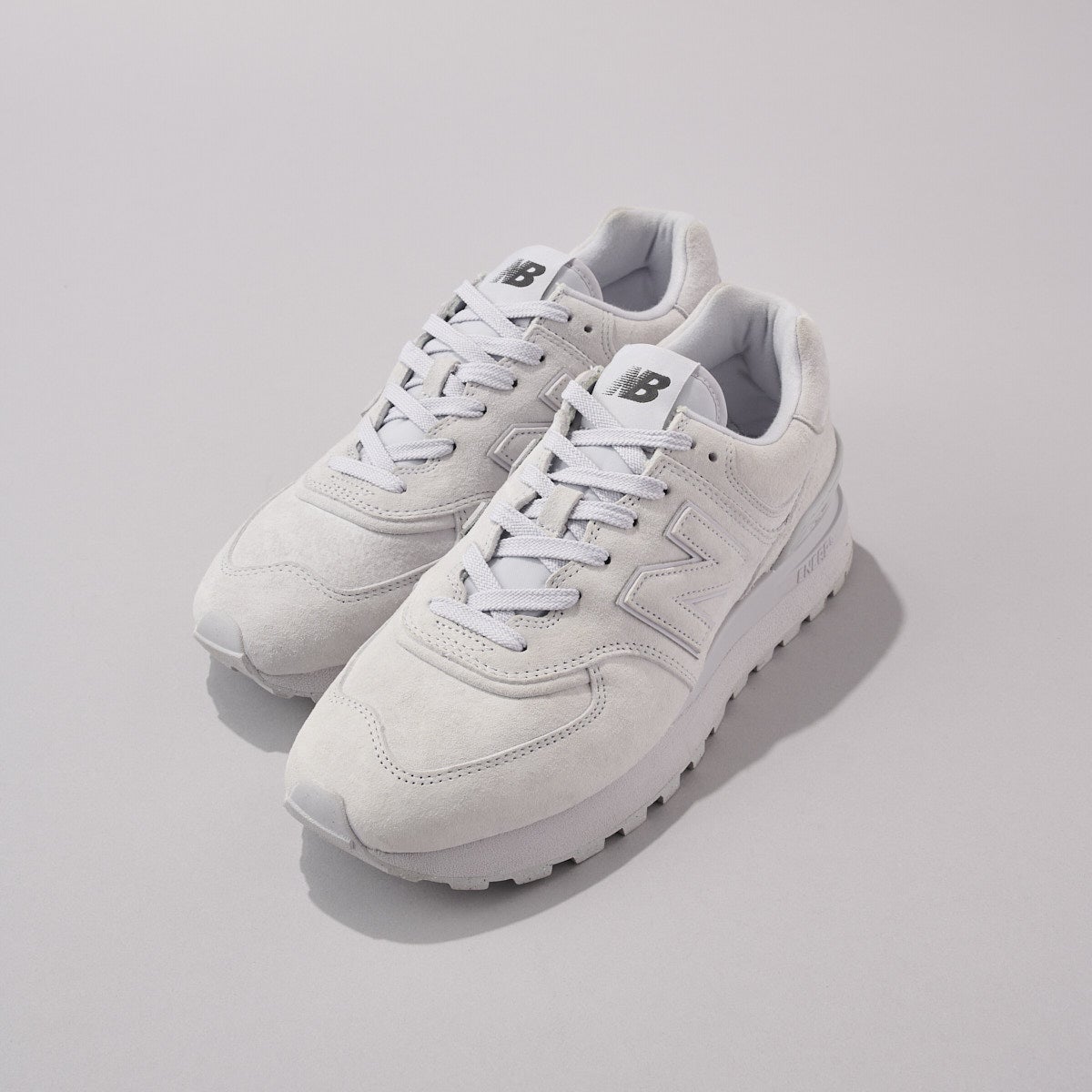 ニューバランスの新作スニーカー「574 LEGACY」の俯瞰