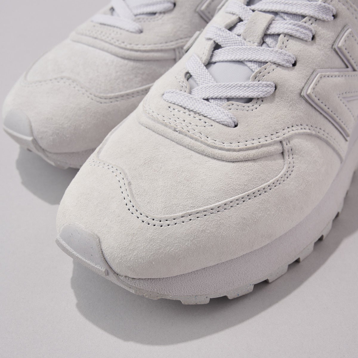 ニューバランスの新作スニーカー「574 LEGACY」のトゥ