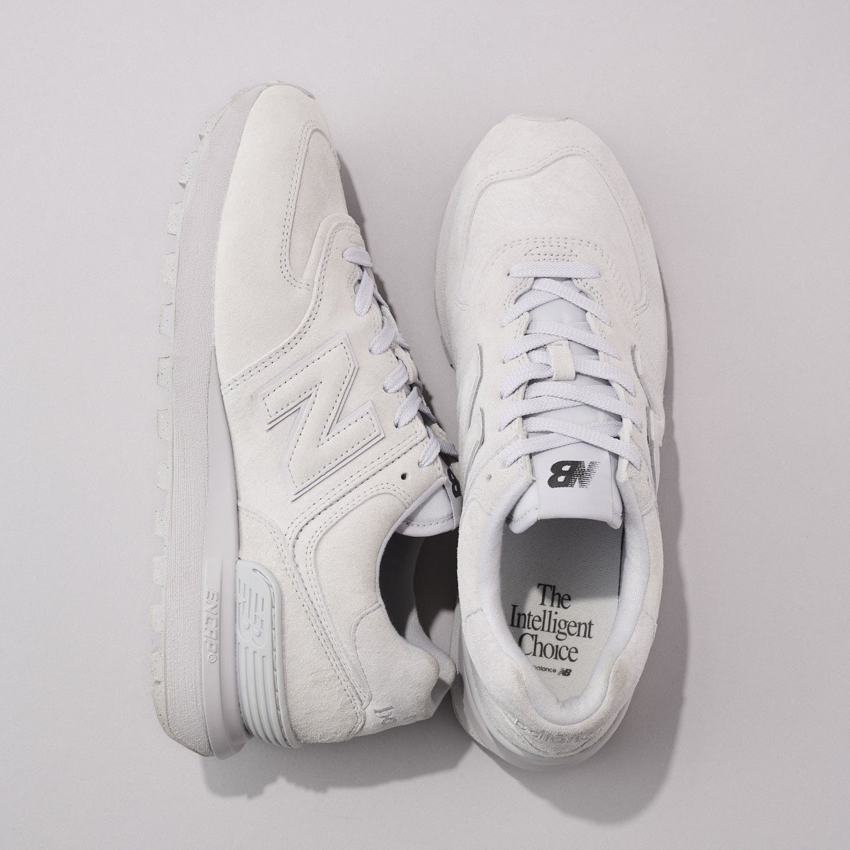 ニューバランスの新作スニーカー「574 LEGACY」の俯瞰２