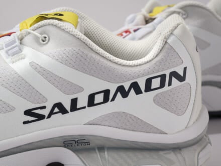 あえて白で「サロモン」の名作トレイルスニーカーを。街でもフィールドでも唯一無二の安定感と機能美を叶える一足！
