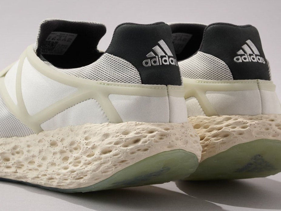 [Gallery]“ぺたんこアディダス”じゃないほうなら...。スリッポンな「アディダス」の厚底白スニーカーが新鮮すぎた！