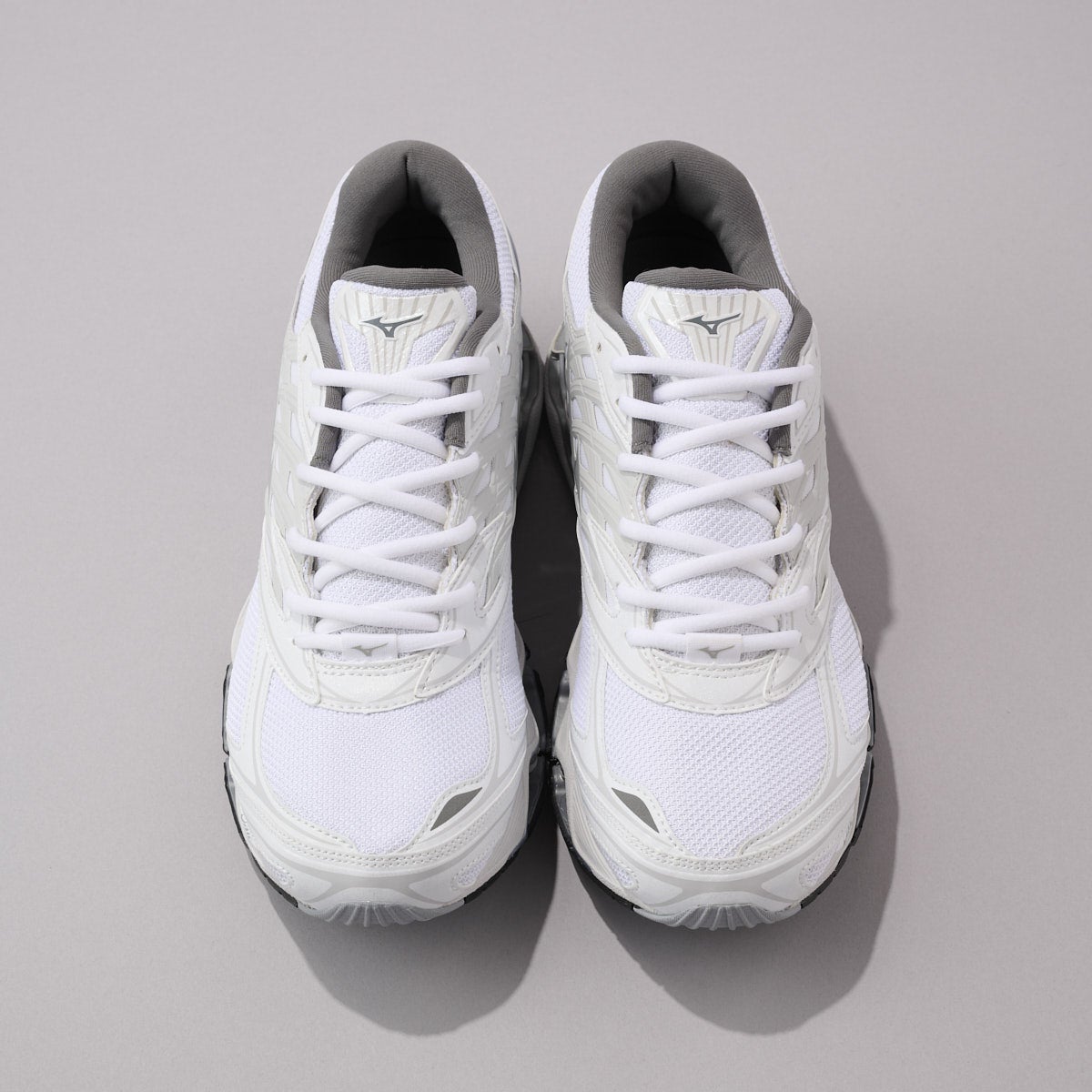 ミズノ　白スニーカー　全体図２
