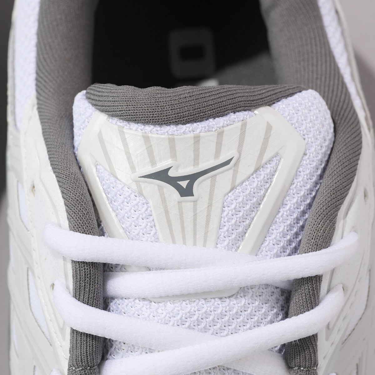 ミズノ　白スニーカー　アップ３