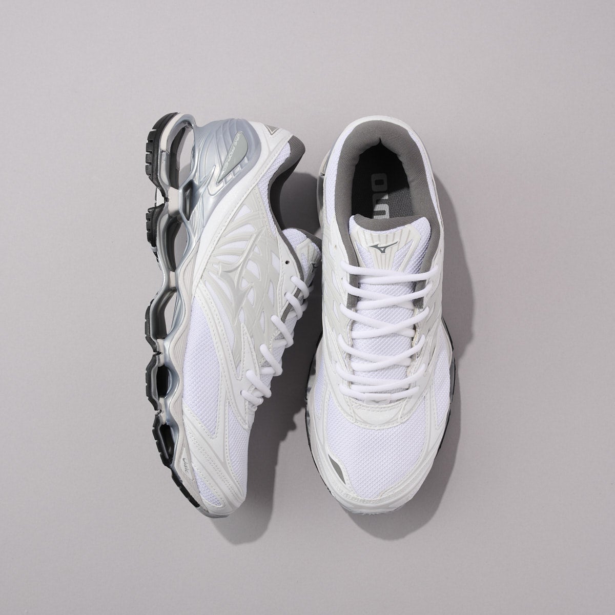 ミズノ　白スニーカー　全体図３