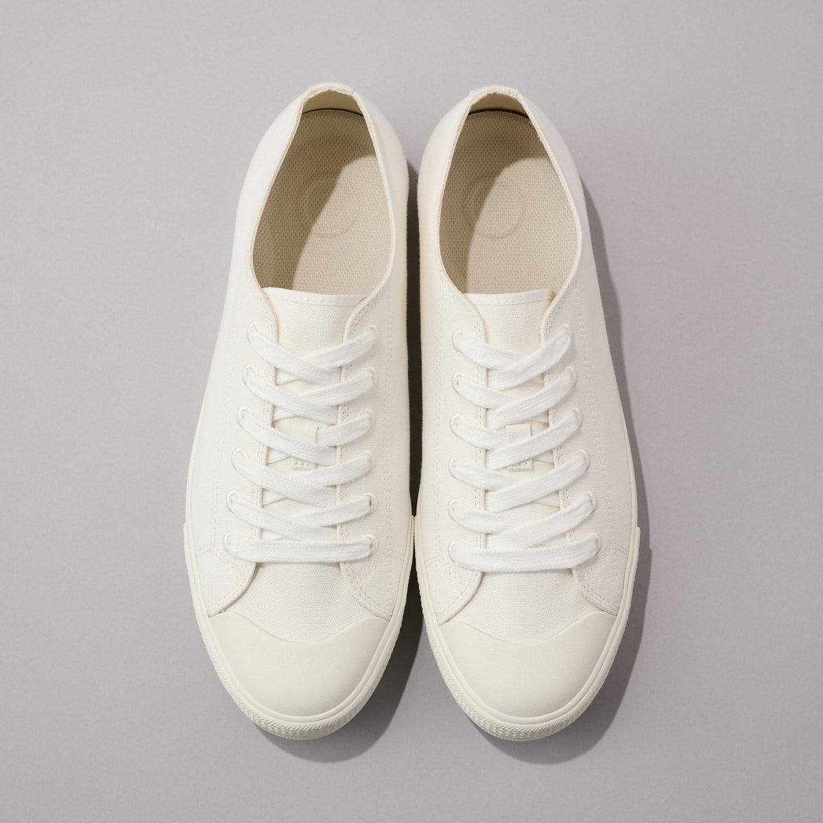 無印良品の白スニーカー／紳士疲れにくい撥水スニーカーのアッパー