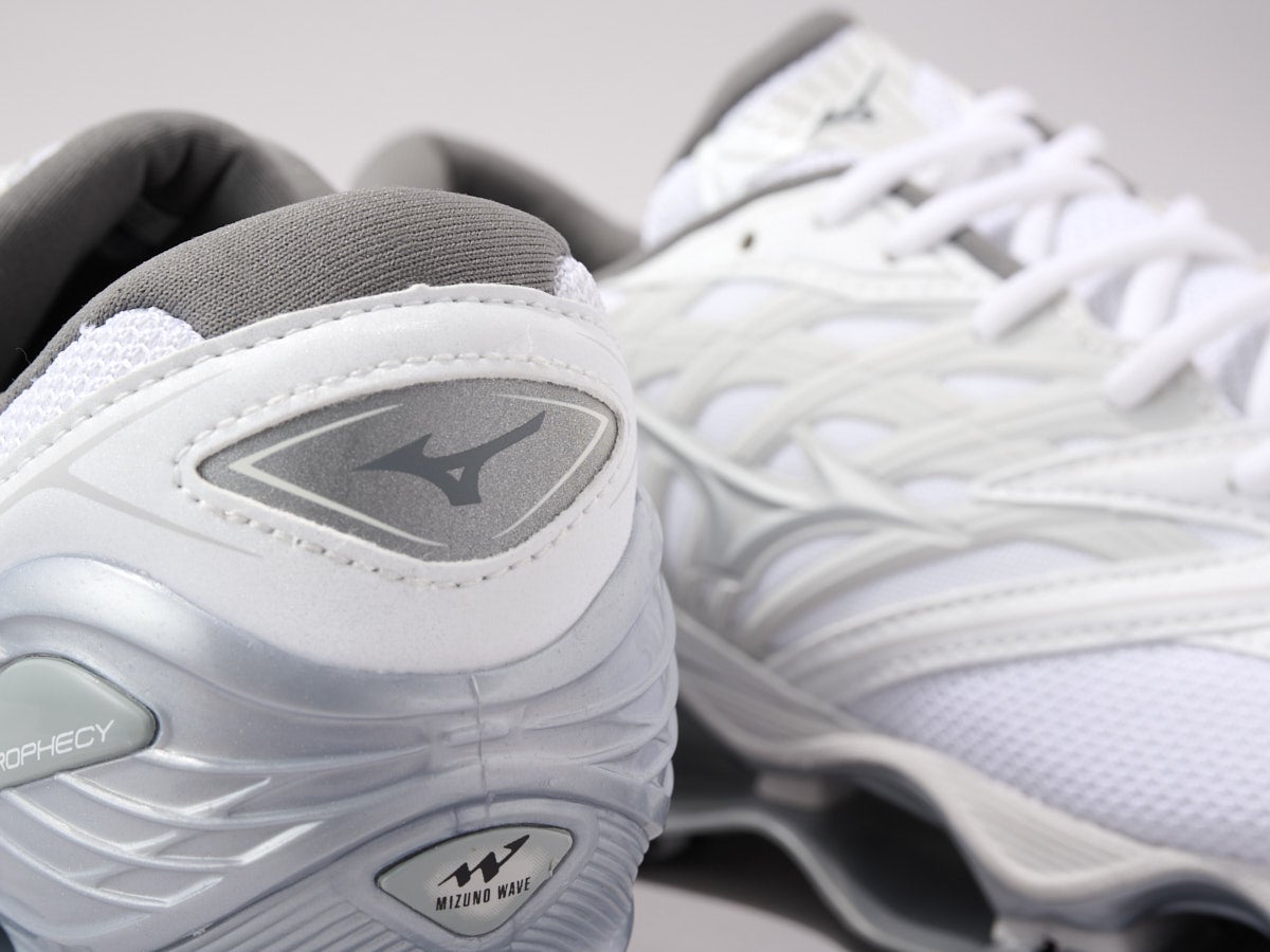 ミズノ　白スニーカー　アップ４