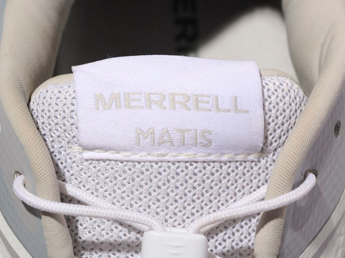 メレルの白スニーカー SPEED ARC MATIS GORE-TEX&reg;