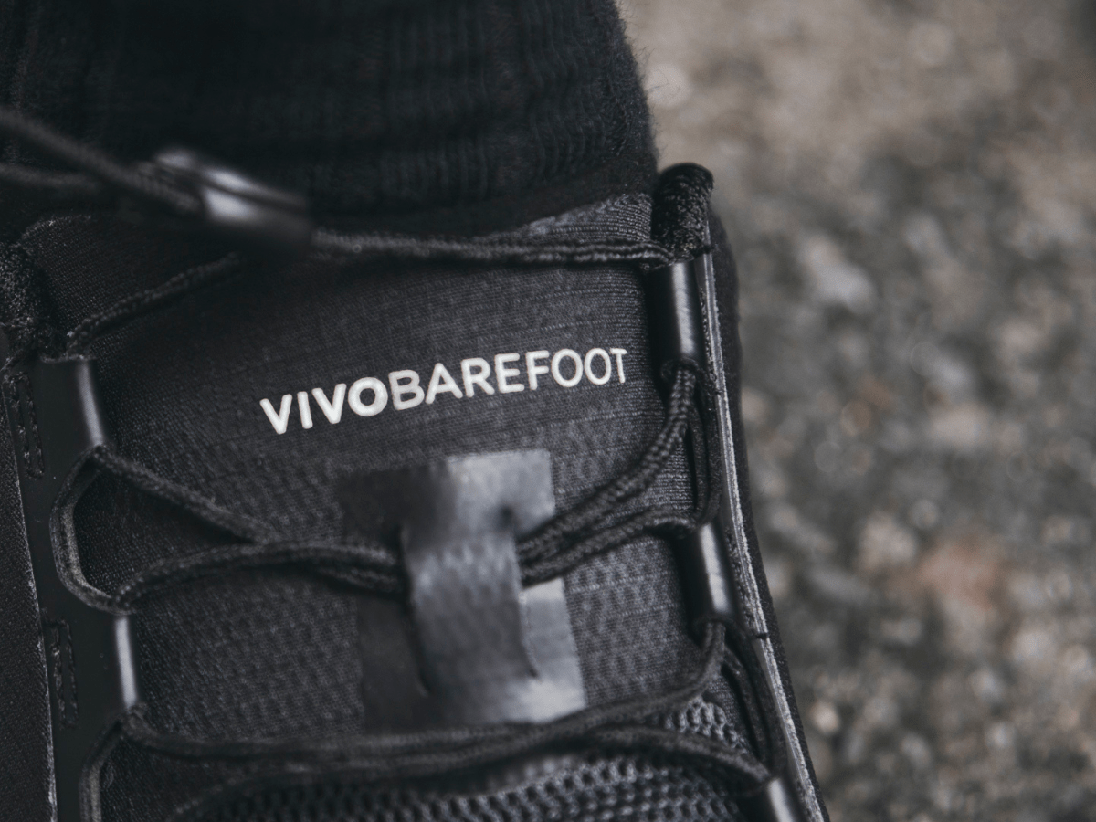 mitsuo hair・與座翼さんの冬スタイル ビボベアフットのスニーカー