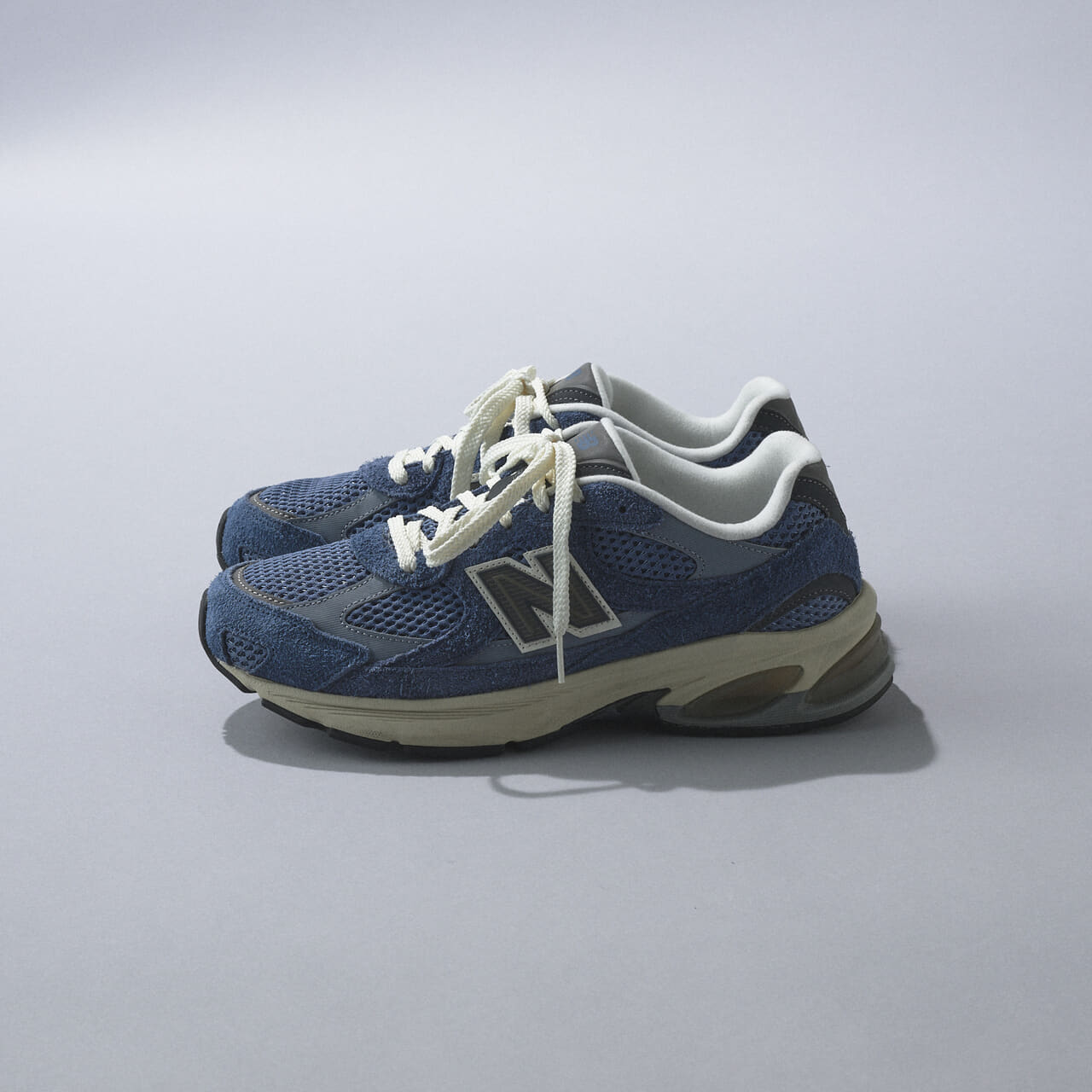 エディターが愛用するニューバランスのスニーカー2010のサイド