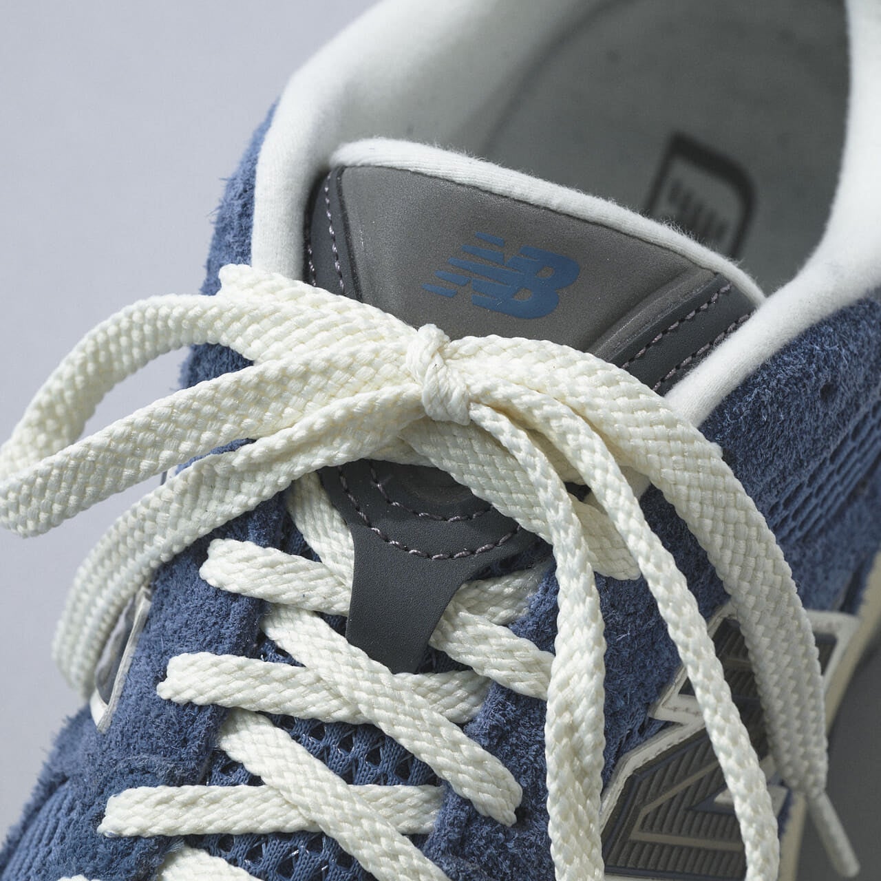 エディターが愛用するニューバランスのスニーカー2010のシューレース