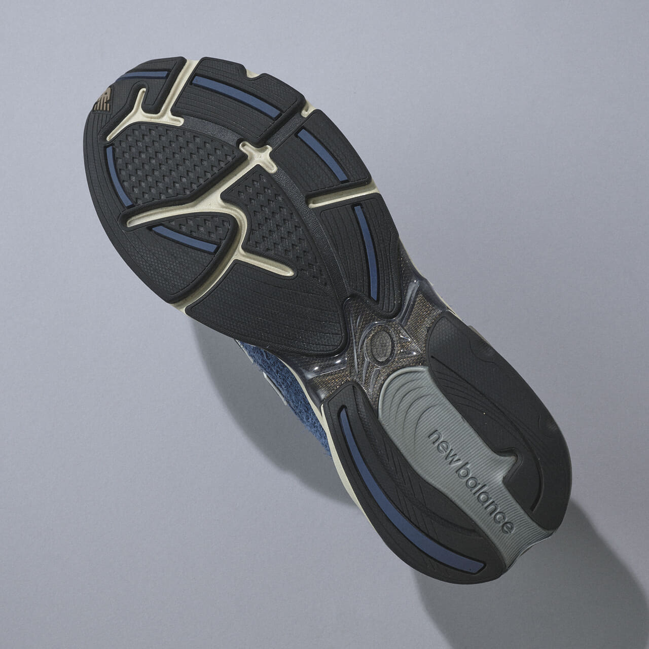 エディターが愛用するニューバランスのスニーカー2010のアウトソール裏