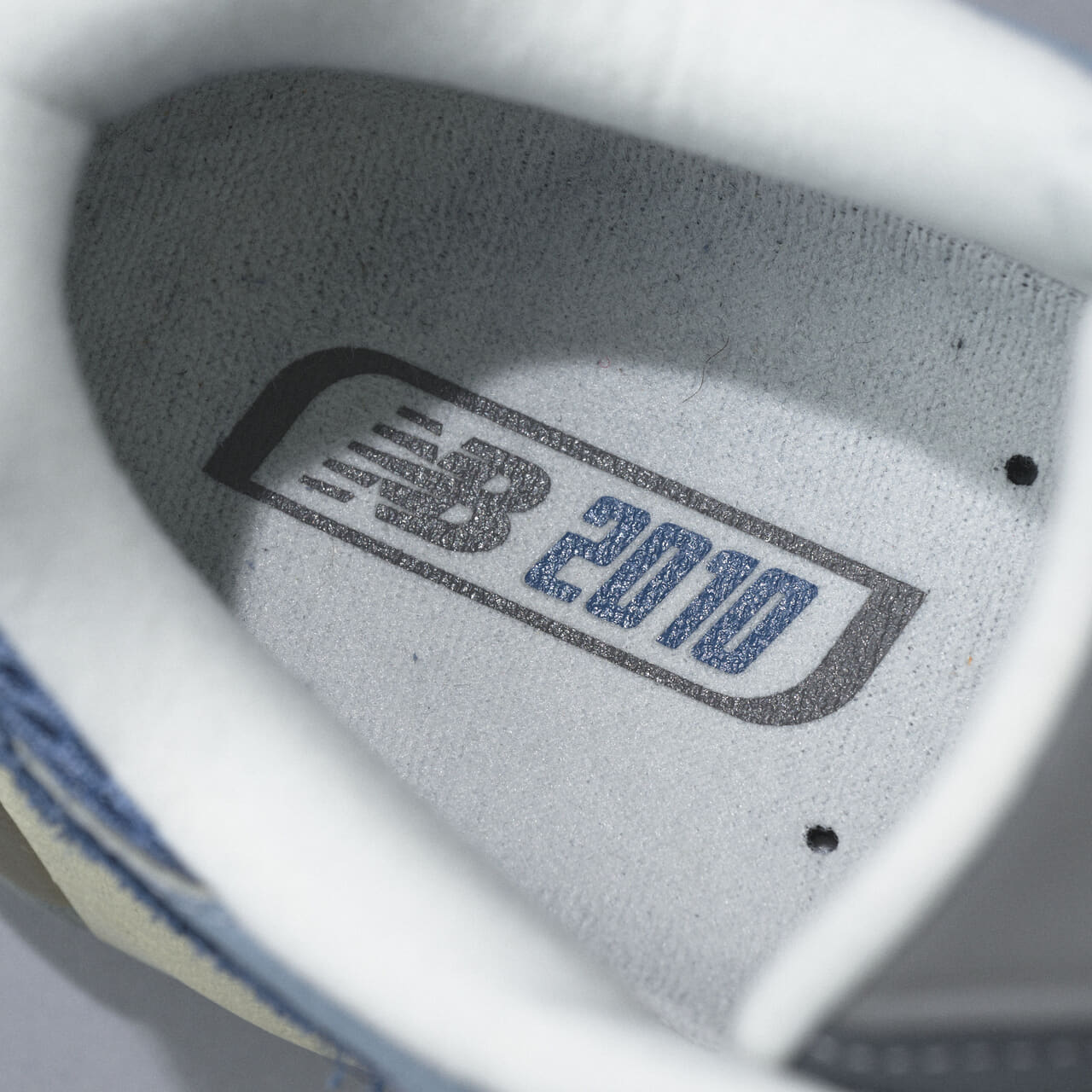 エディターが愛用するニューバランスのスニーカー2010のインソール