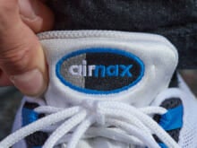 寒くなったら「ナイキ」も「アークテリクス」のゴアテックスもブルーで。【おしゃれな人はメジャーブランドの愛用スニーカーをどう履く？Vol.134】