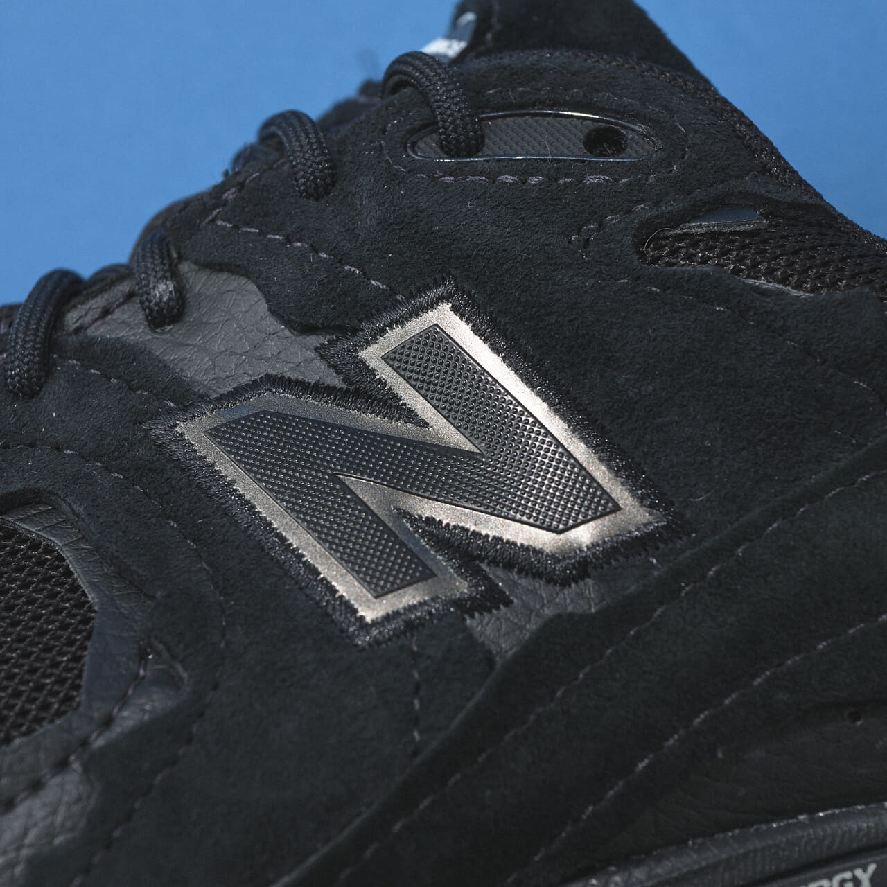 ニューバランス U2002DXB　ゴアテックス　ロゴ