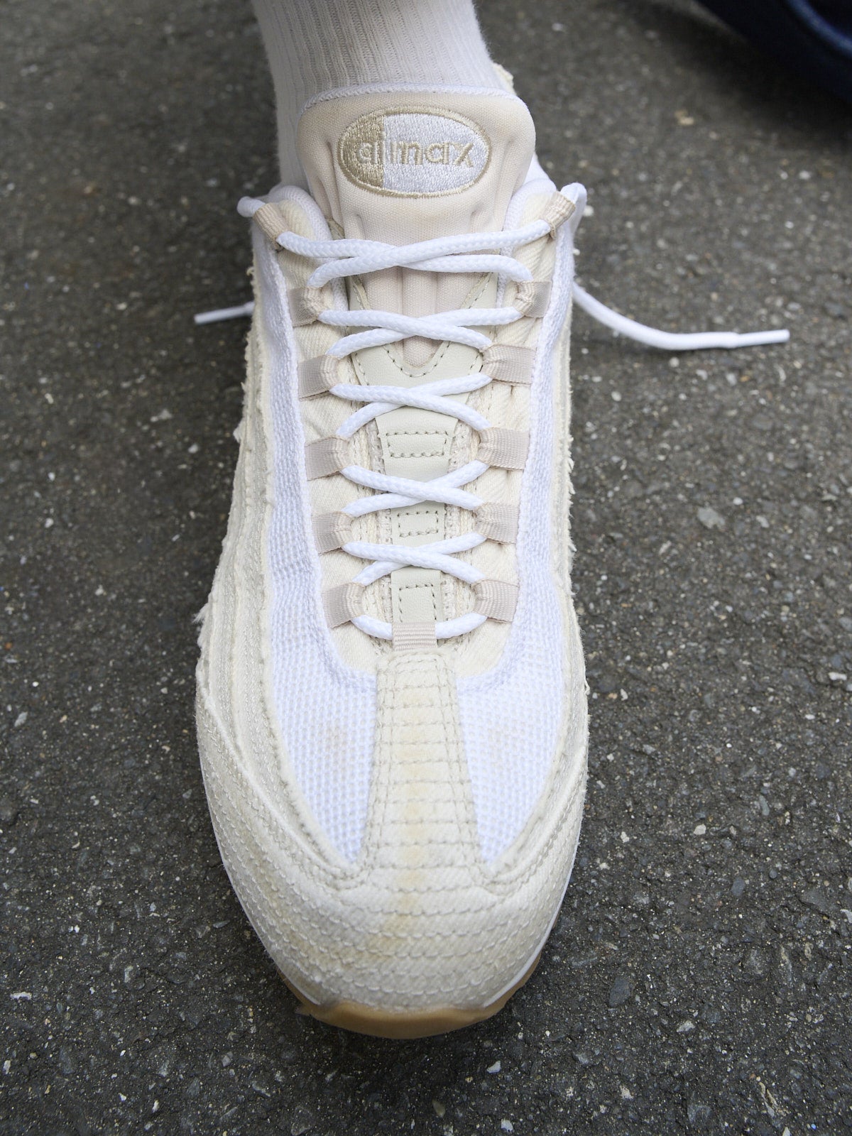 ナイキ×リーバイスのスニーカーのタン