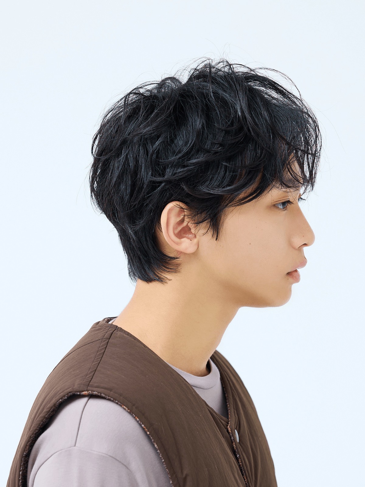 エフォートレスな印象が決め手。ラフなパーマでつくるニュアンスショート