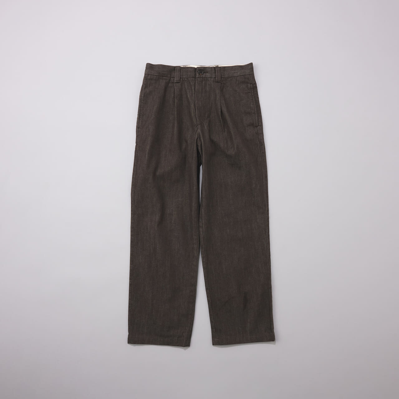 エディターが買ってよかったユニクロ:シーの愛用デニムのタックストレートパンツ/デニム