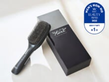 話題の“電気ブラシ”が美容ギア部門を制覇！　頭皮に、髪に、全身に。スカルプD ネクストプラス「スタイルエレブラシ」【メンズノンノ美容大賞2025】