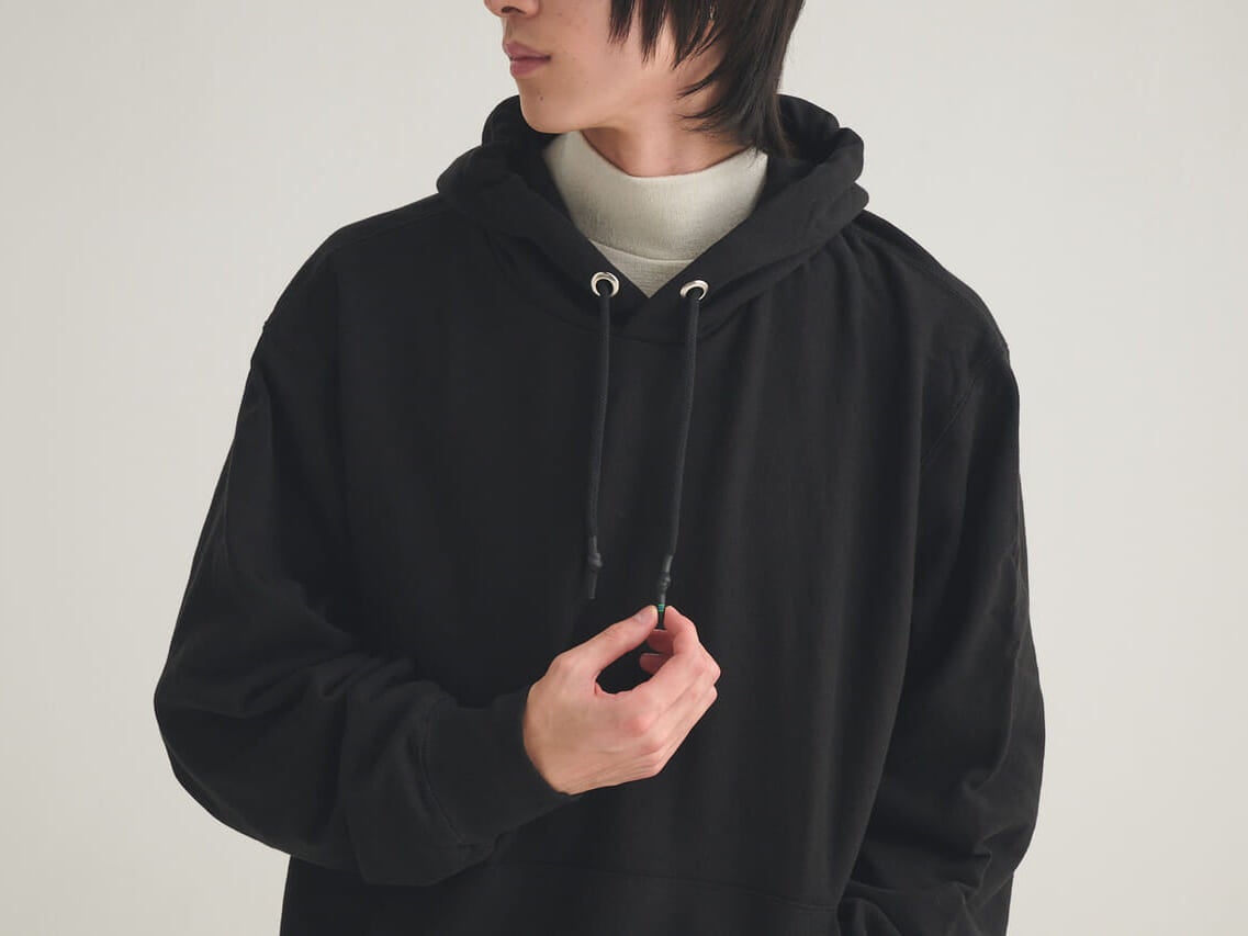 ファミマ（コンビニエンスウェア）のスウェットパーカーのオシャレな着こなし１のコード