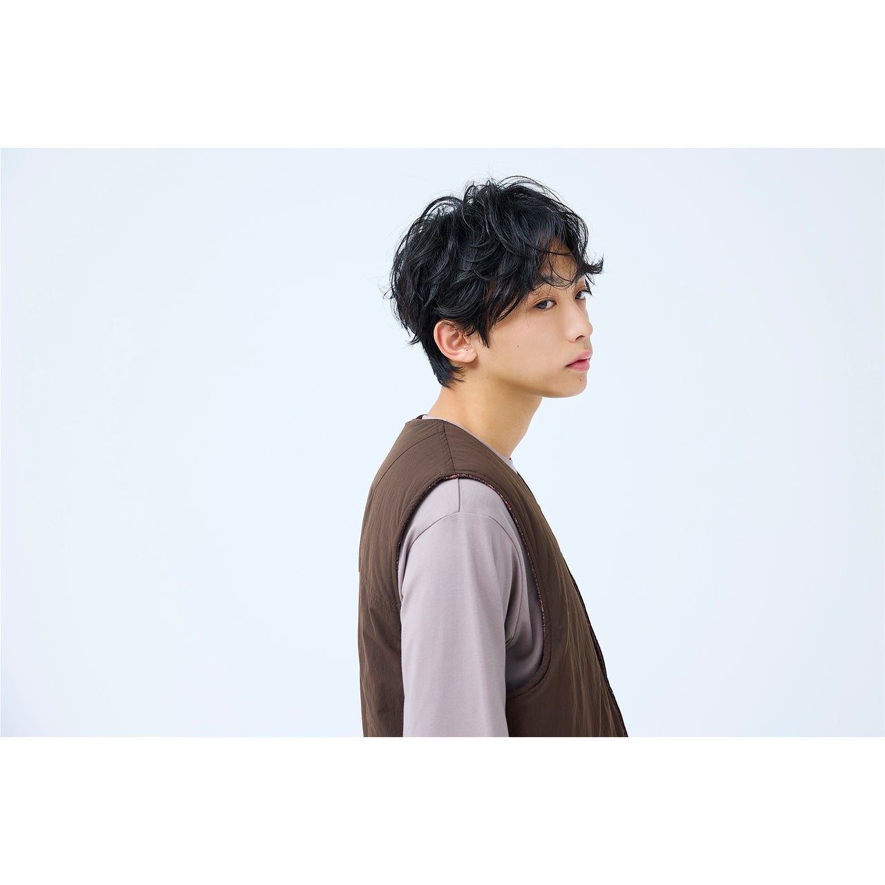 エフォートレスな印象が決め手。ラフなパーマでつくるニュアンスショート