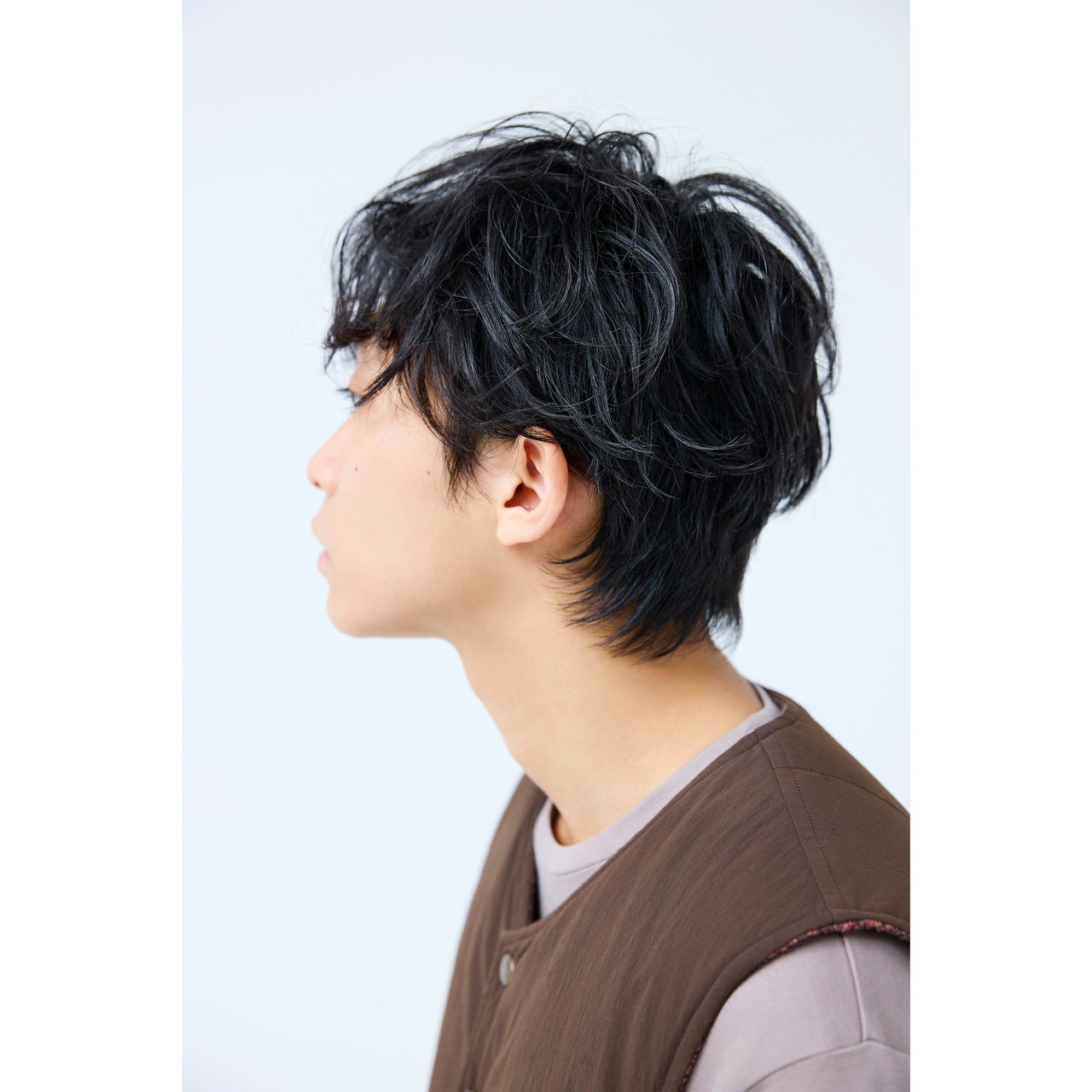 エフォートレスな印象が決め手。ラフなパーマでつくるニュアンスショート