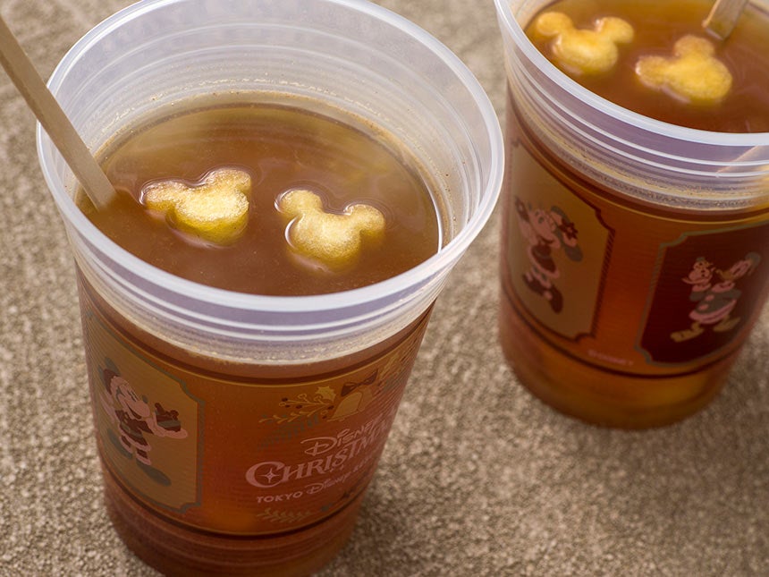 ディズニークリスマス食べ歩きおすすめドリンク「ホットアップルジンジャードリンク」