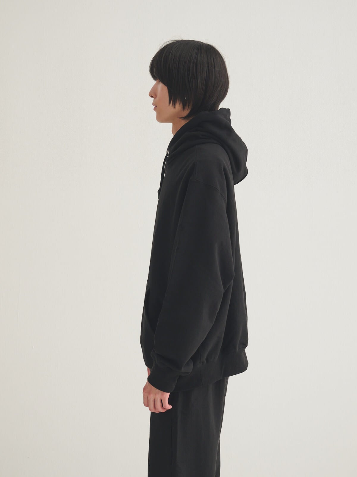 ファミマ（コンビニエンスウェア）のスウェットパーカーを試着＆本音レビューのサイド