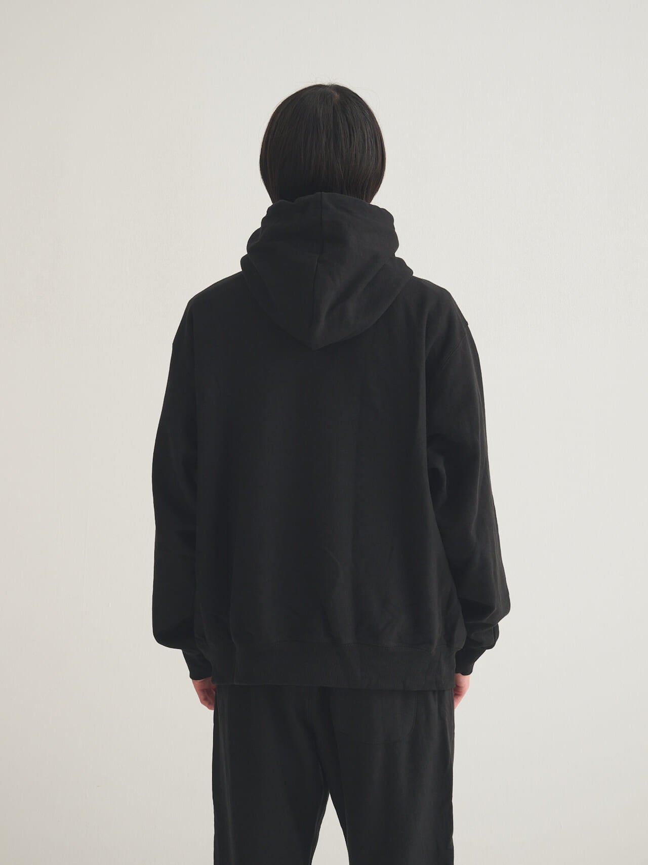 ファミマ（コンビニエンスウェア）のスウェットパーカーを試着＆本音レビューのバック