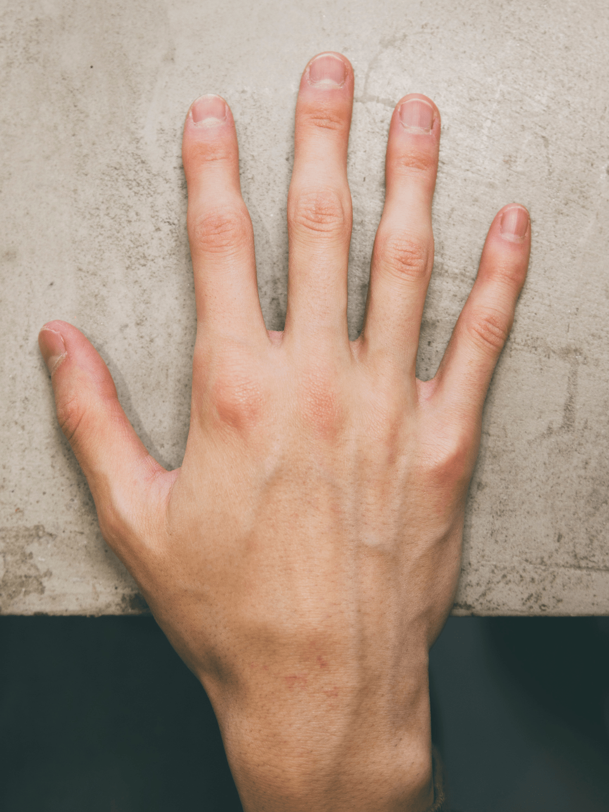 ネイル前の指先