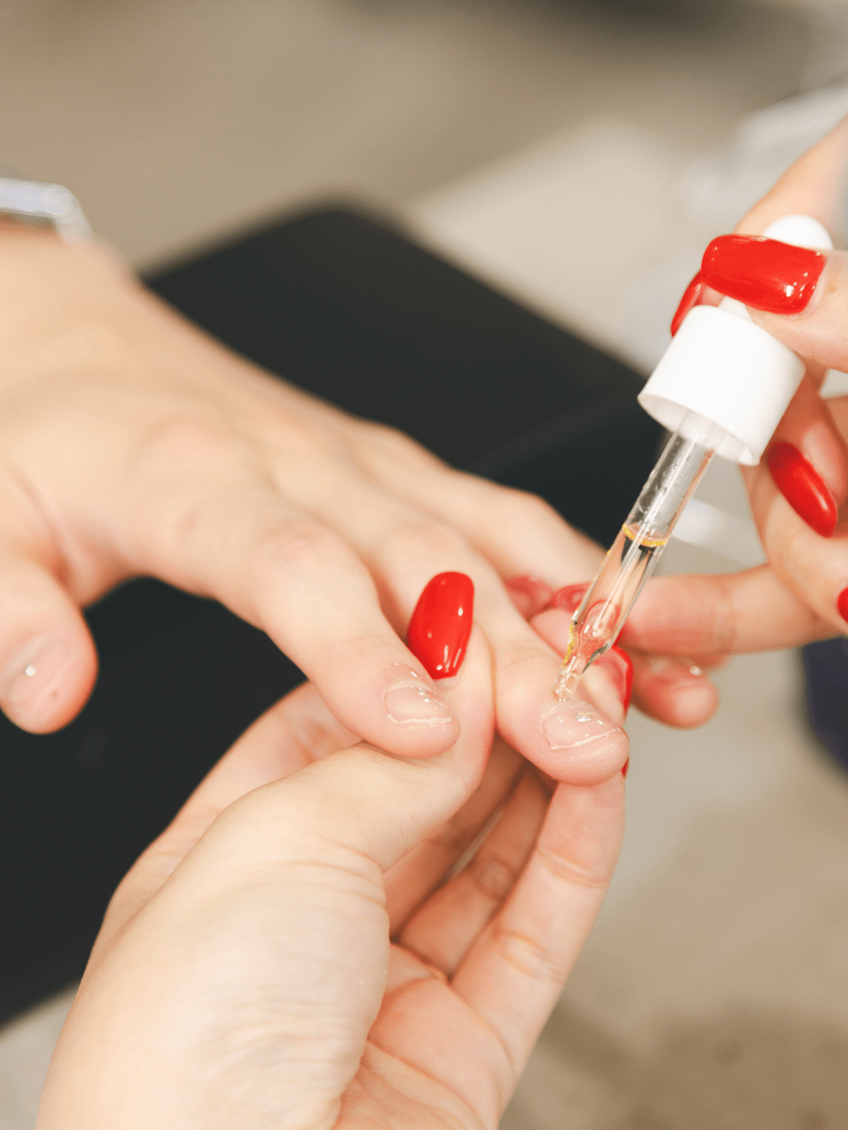 ネイル ネイルオイルを塗る