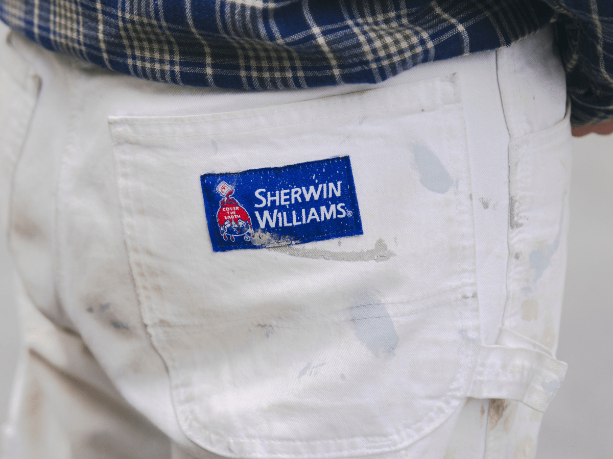 OOOYY YOHEIさんの冬ファッション　ディッキーズのペインターパンツ　ロゴ部分