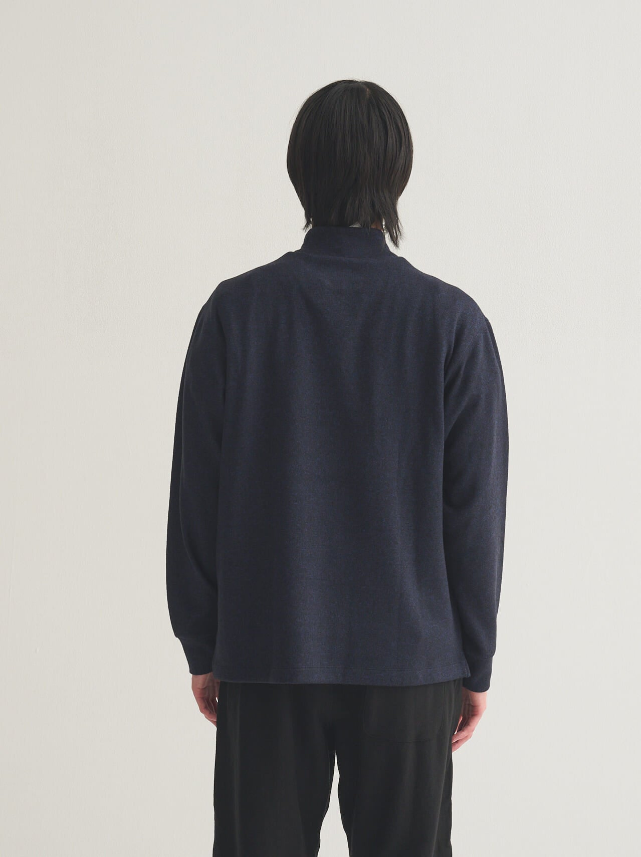 ユニクロの新作フリースのソフトニットフリースモックネックTを試着＆本音レビューのバック