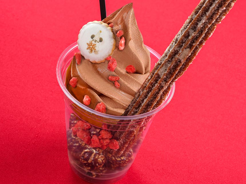 ディズニークリスマス食べ歩きおすすめ「スペシャルサンデー（チョコレートソフトクリーム＆チュロス）」