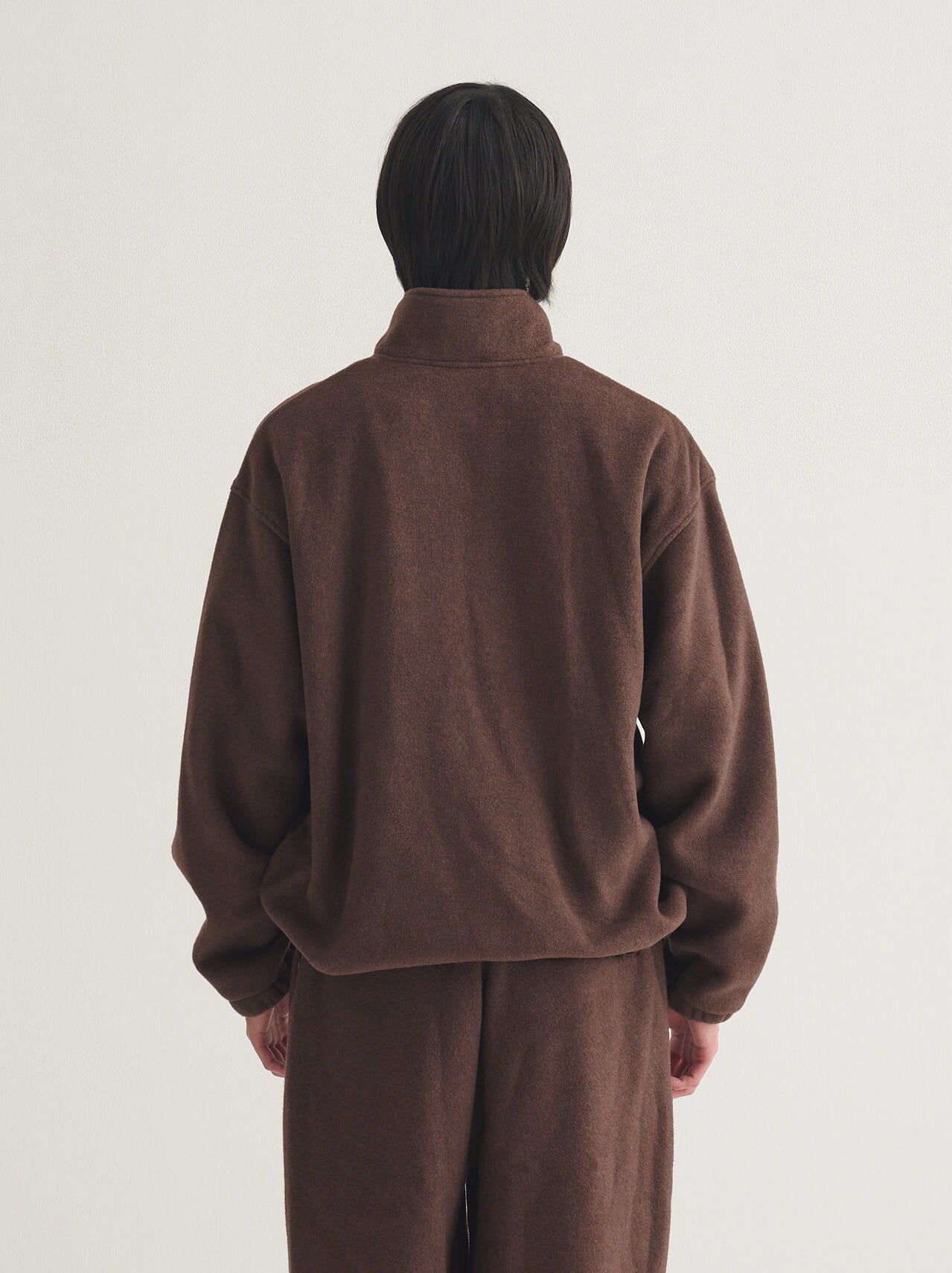 チャンピオンとビームスのコラボフリースジャケットの着用カットのバック