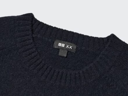 またしても「ユニクロ」の特別コラボ!「KAWS(カウズ)」初のニットコレクション全型全色を大公開。ホリデーシーズンこそ着たくなる名品ばかり!