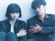 僕に君に、寄り添うジュエリー。「４℃オムプラス」をふたりのオシャレの相棒に