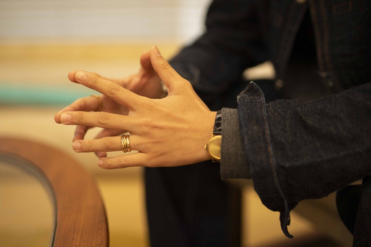 トゥモローランドプレス 井上直哉さんのカルティエの結婚指輪の着用