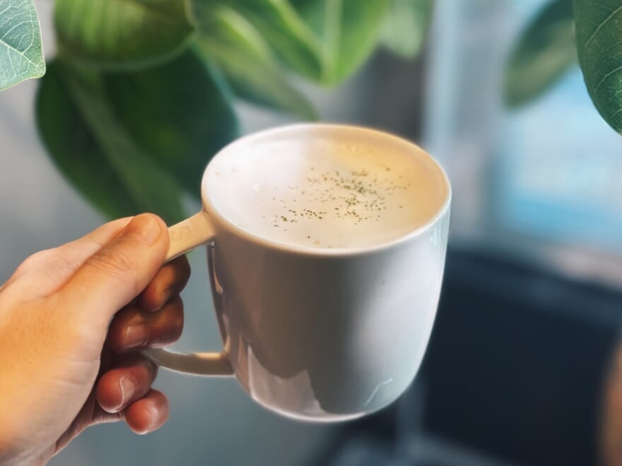 【スタバのスープ⁉︎】新メニュー徹底解説!「トリュフ スープチーノ」がフレンチレベルでウマすぎる!