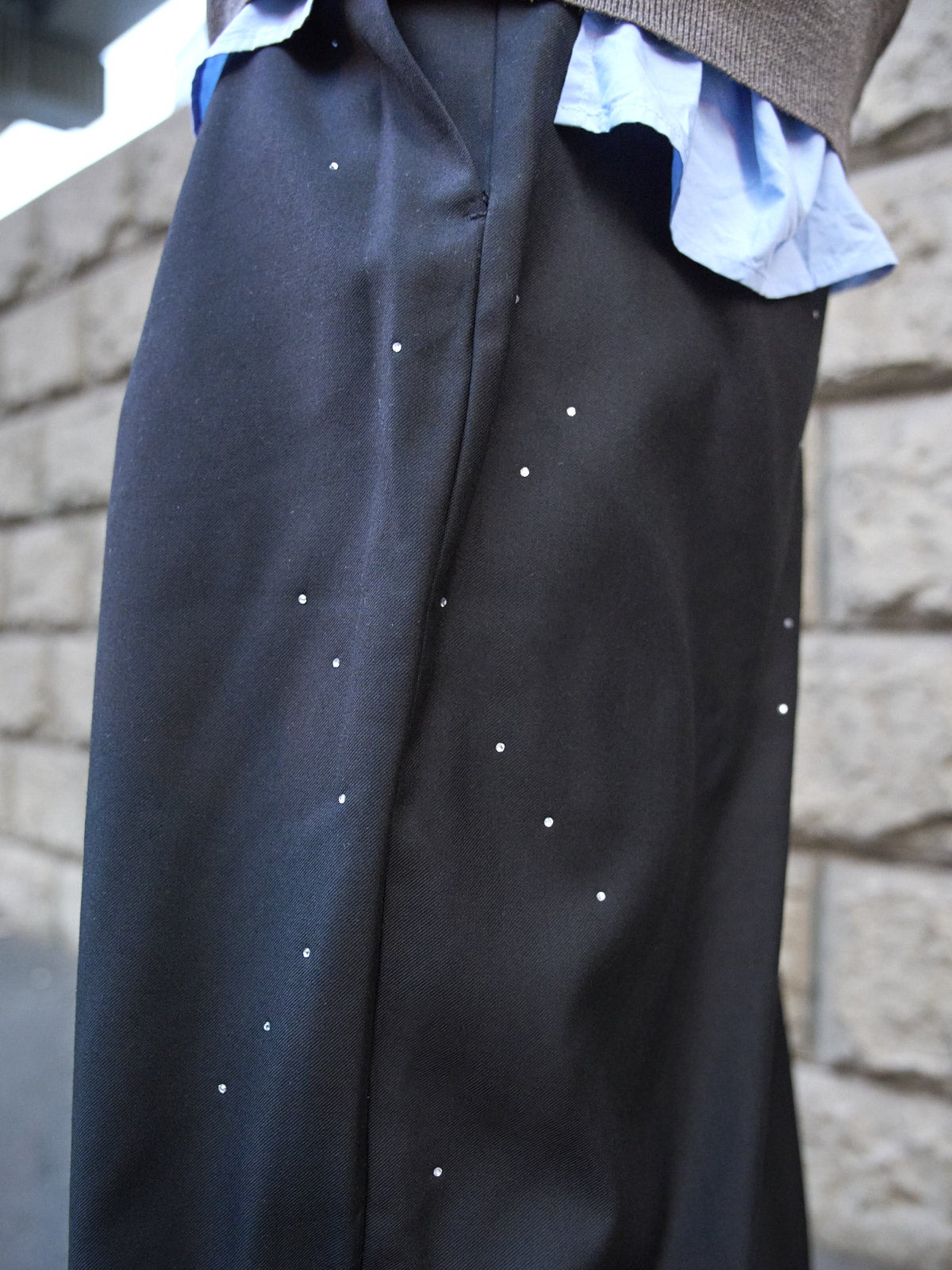 カンファーウッドのスラックスの寄り