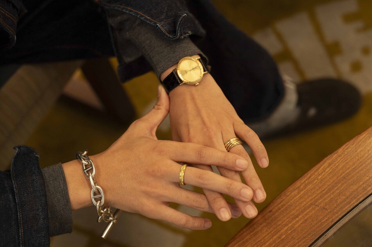 トゥモローランドプレス 井上直哉さんのカルティエの結婚指輪のつけこなし